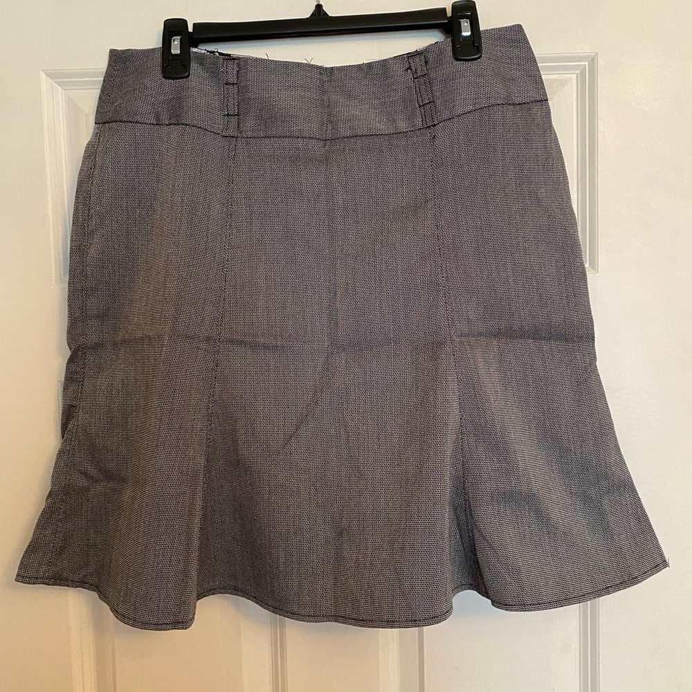 Maurices black & white tiny checkered flared ruffle skirt w/ belt loops 9/10